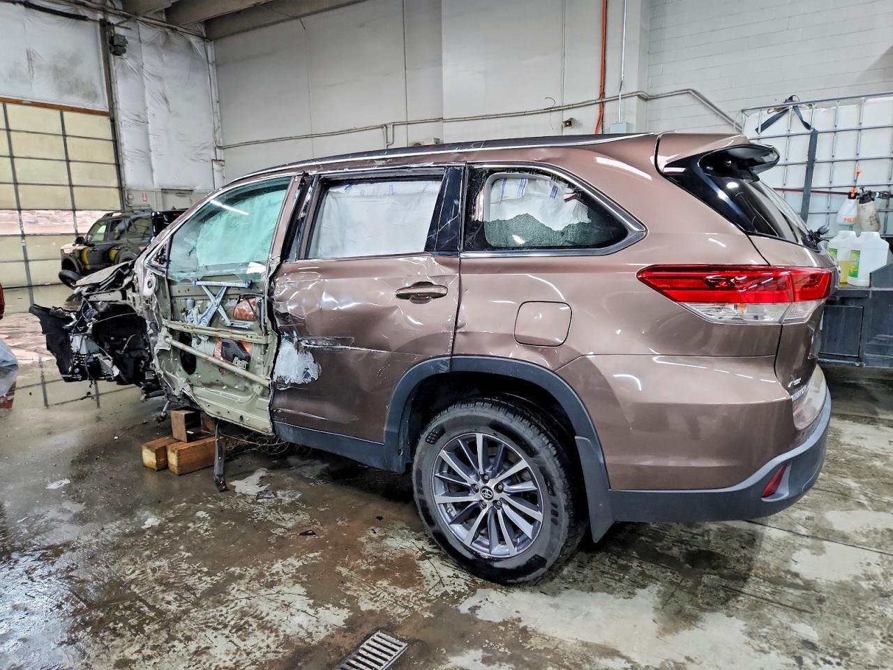 2019 TOYOTA HIGHLANDER