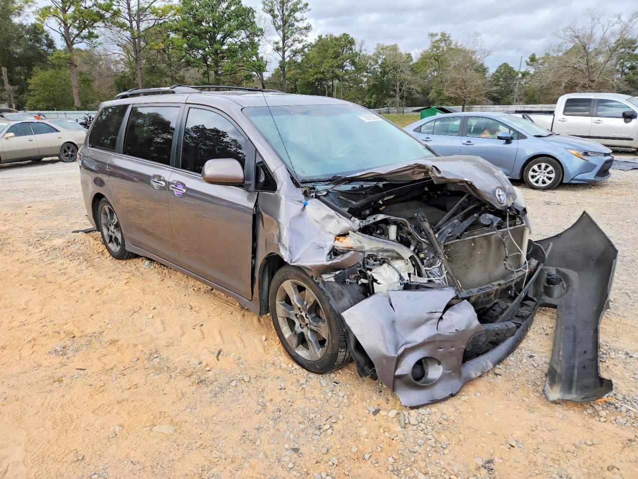 2014 TOYOTA SIENNA