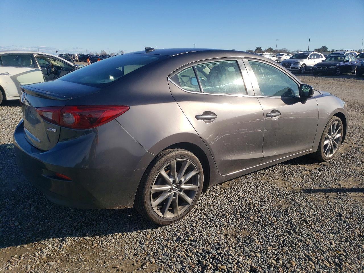 2018 MAZDA 3