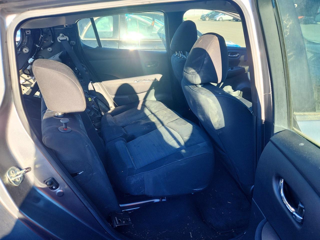 2022 NISSAN LEAF