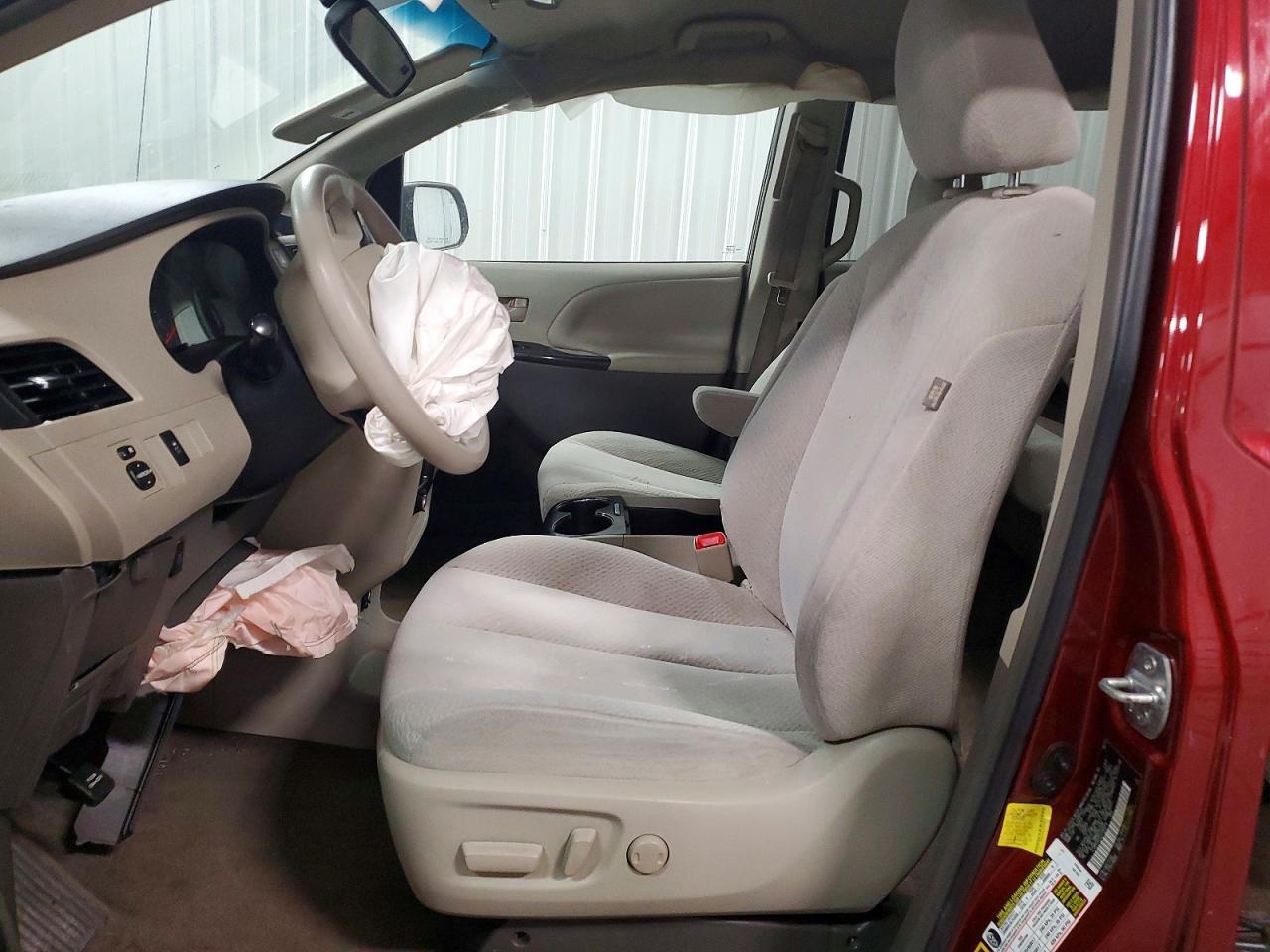 2012 TOYOTA SIENNA