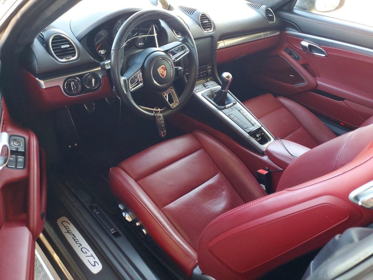 2019 PORSCHE Cayman