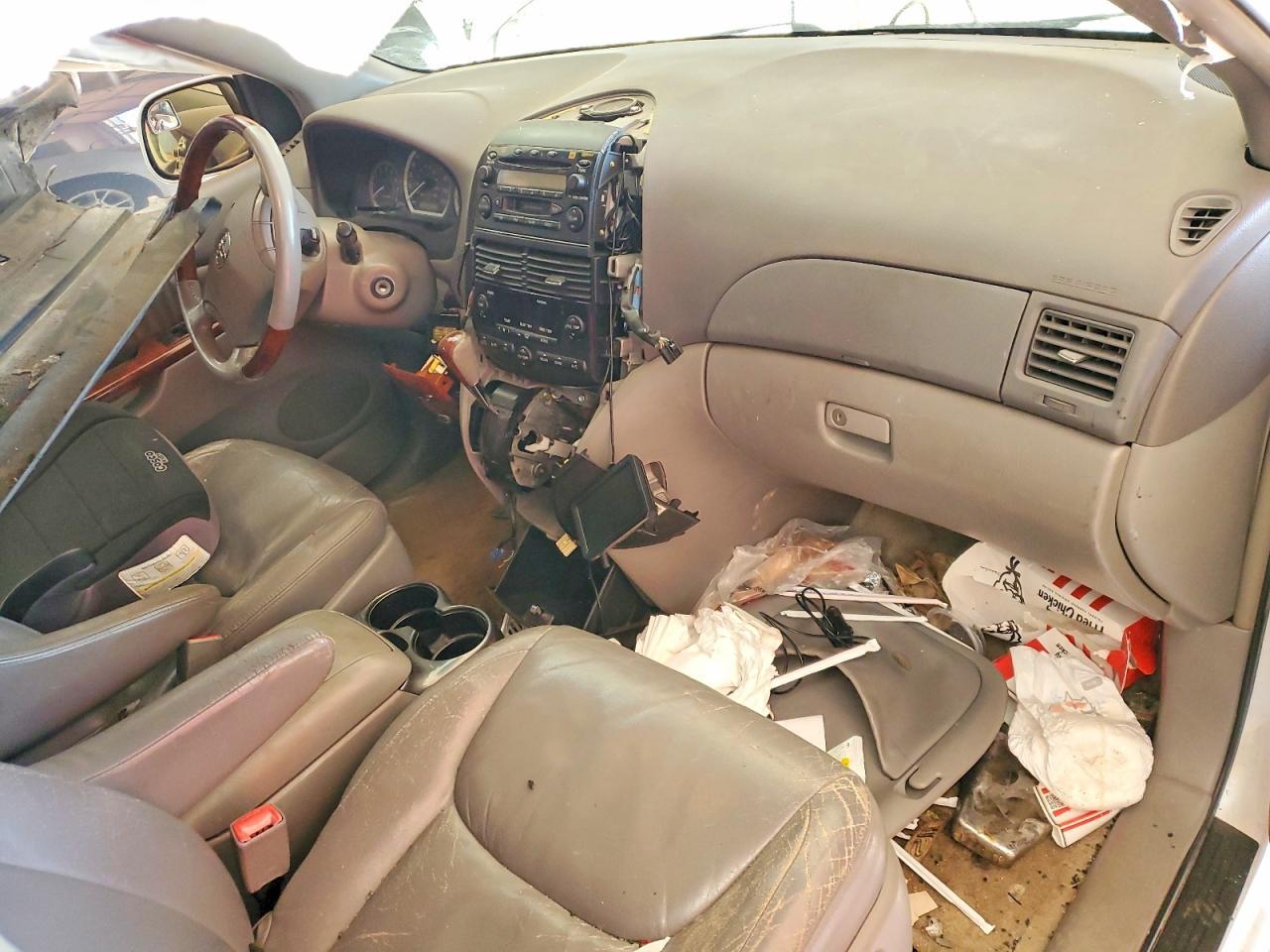 2005 TOYOTA SIENNA