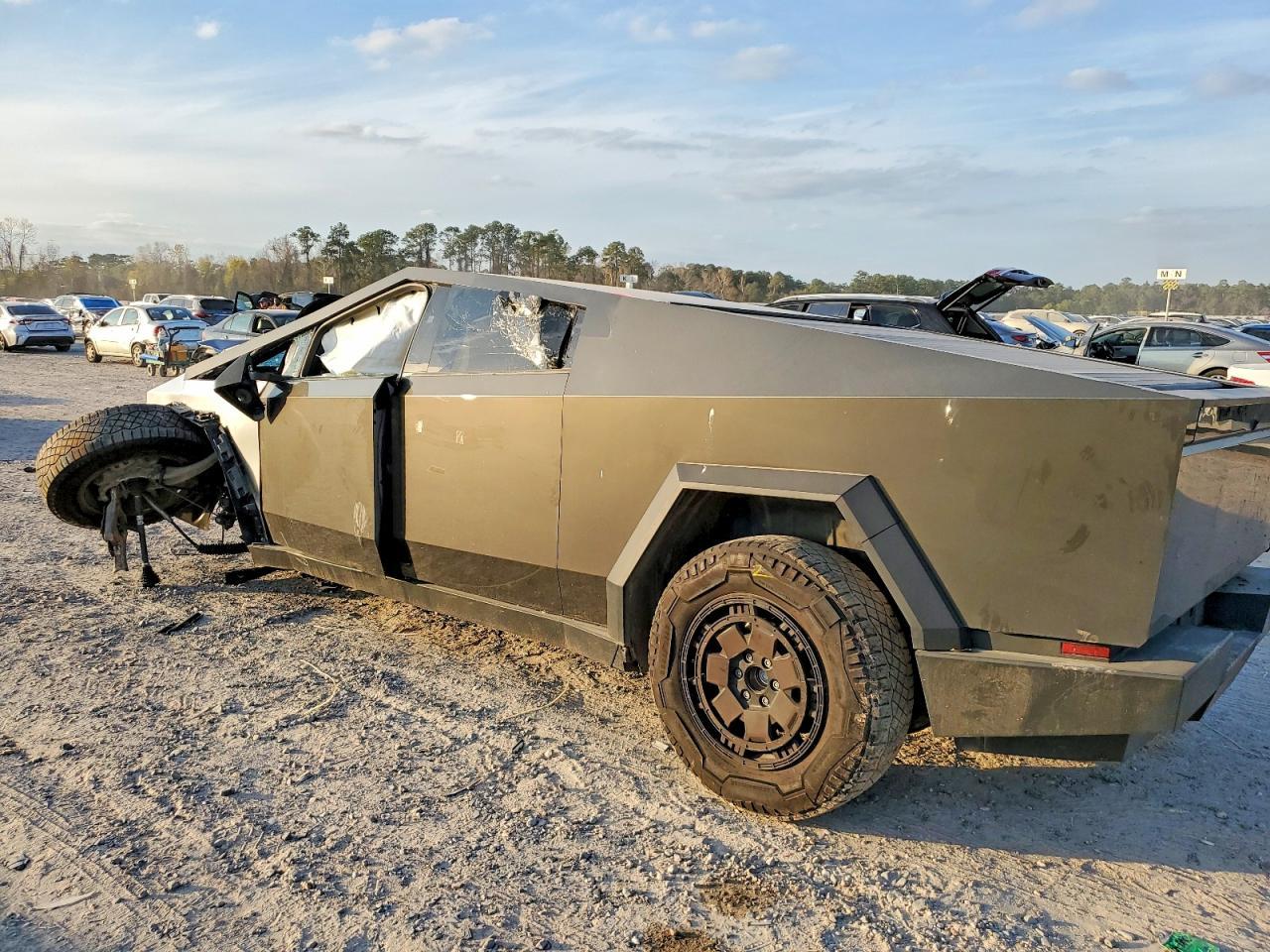 2024 TESLA Cybertruck