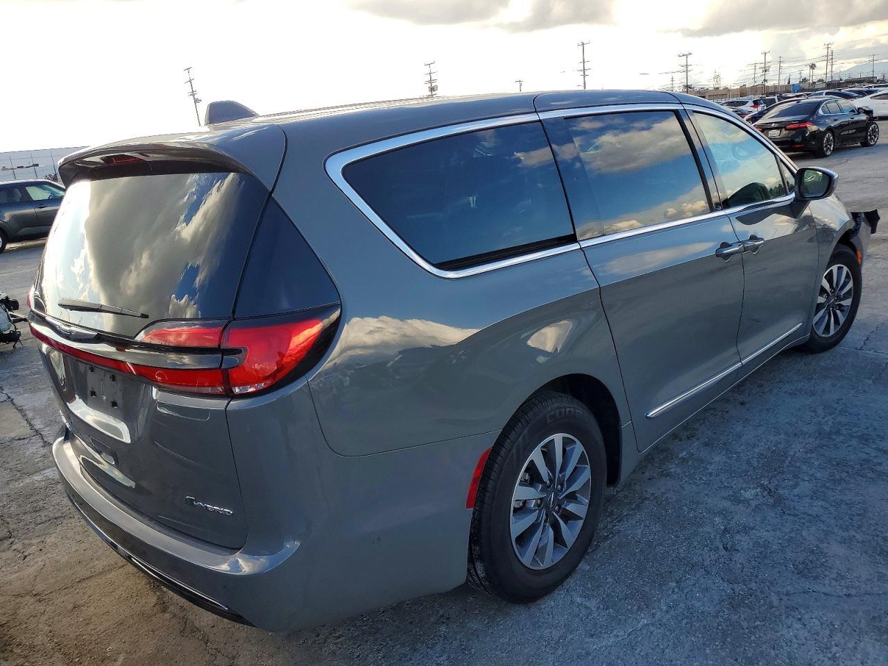 2022 CHRYSLER Pacifica