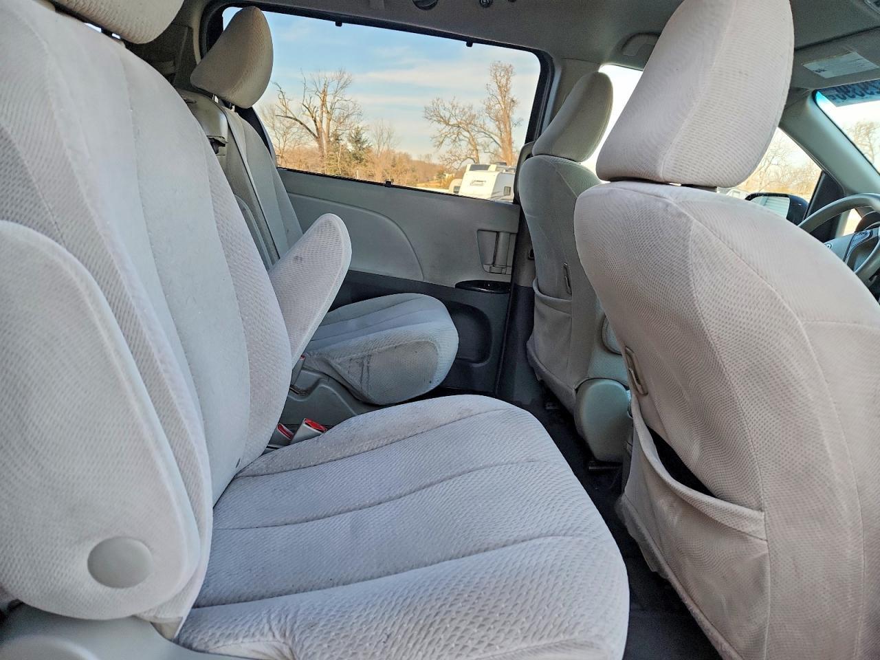 2011 TOYOTA SIENNA