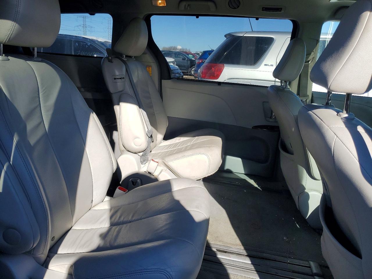 2014 TOYOTA SIENNA