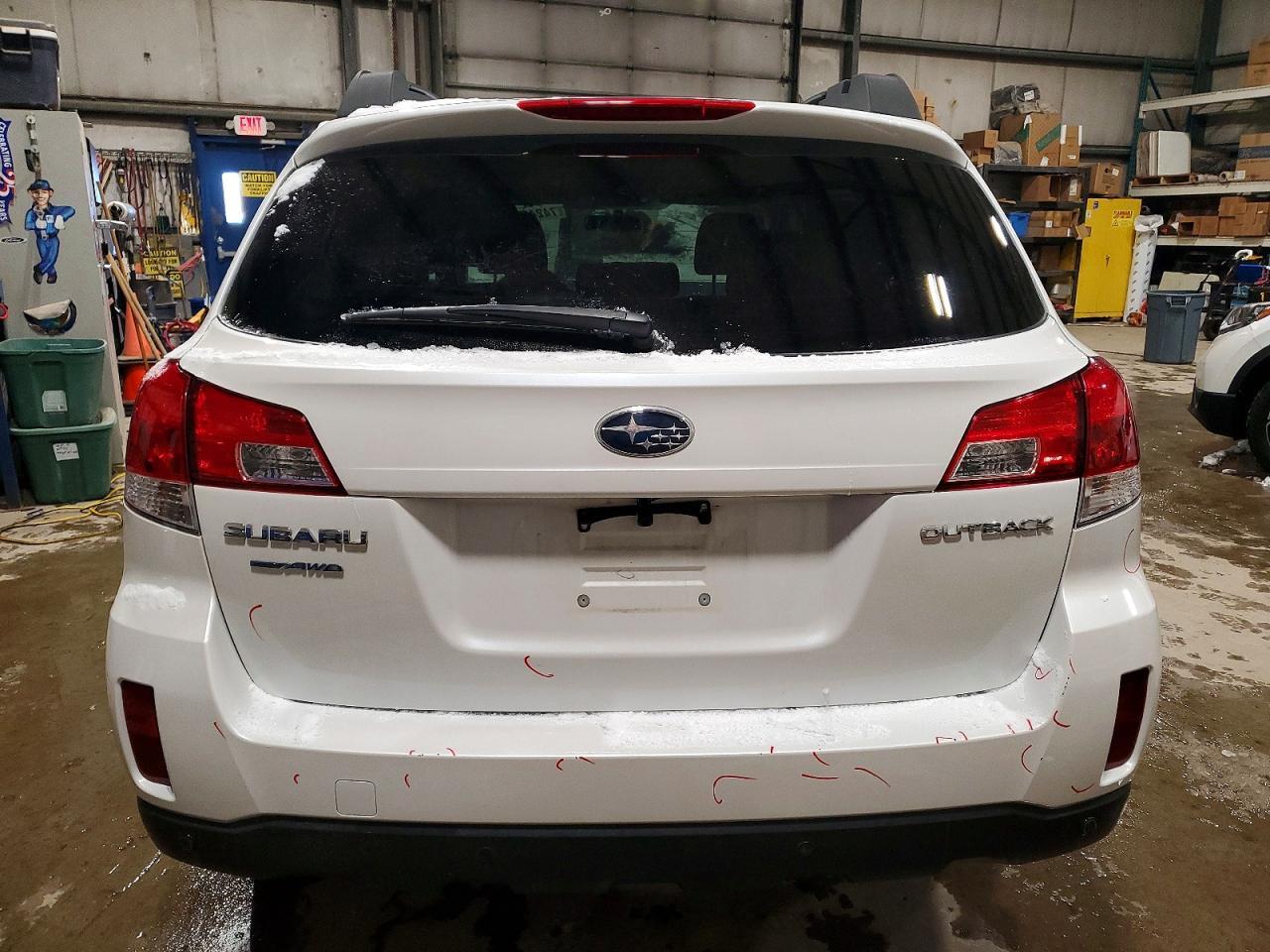 2013 SUBARU Outback