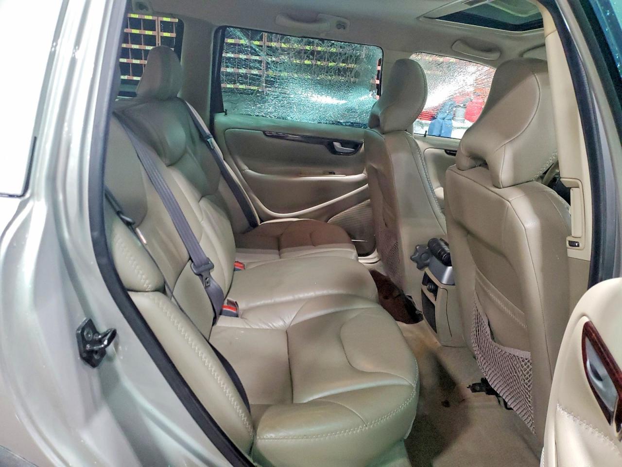2004 VOLVO XC70