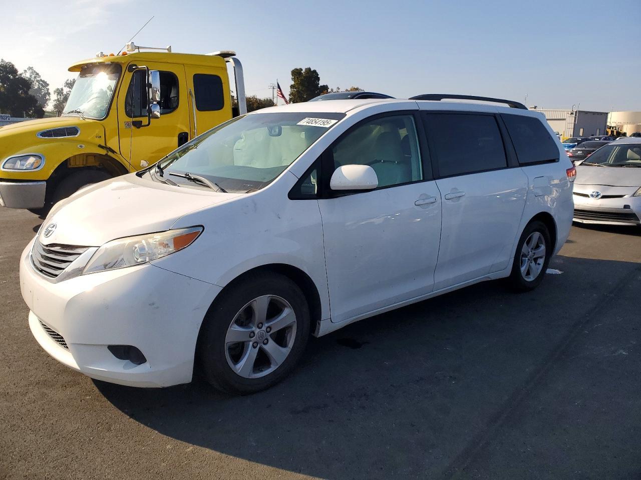 2014 TOYOTA SIENNA