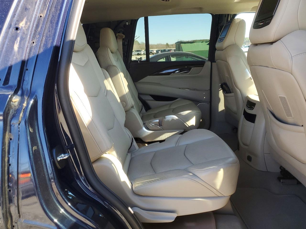 2017 CADILLAC ESCALADE