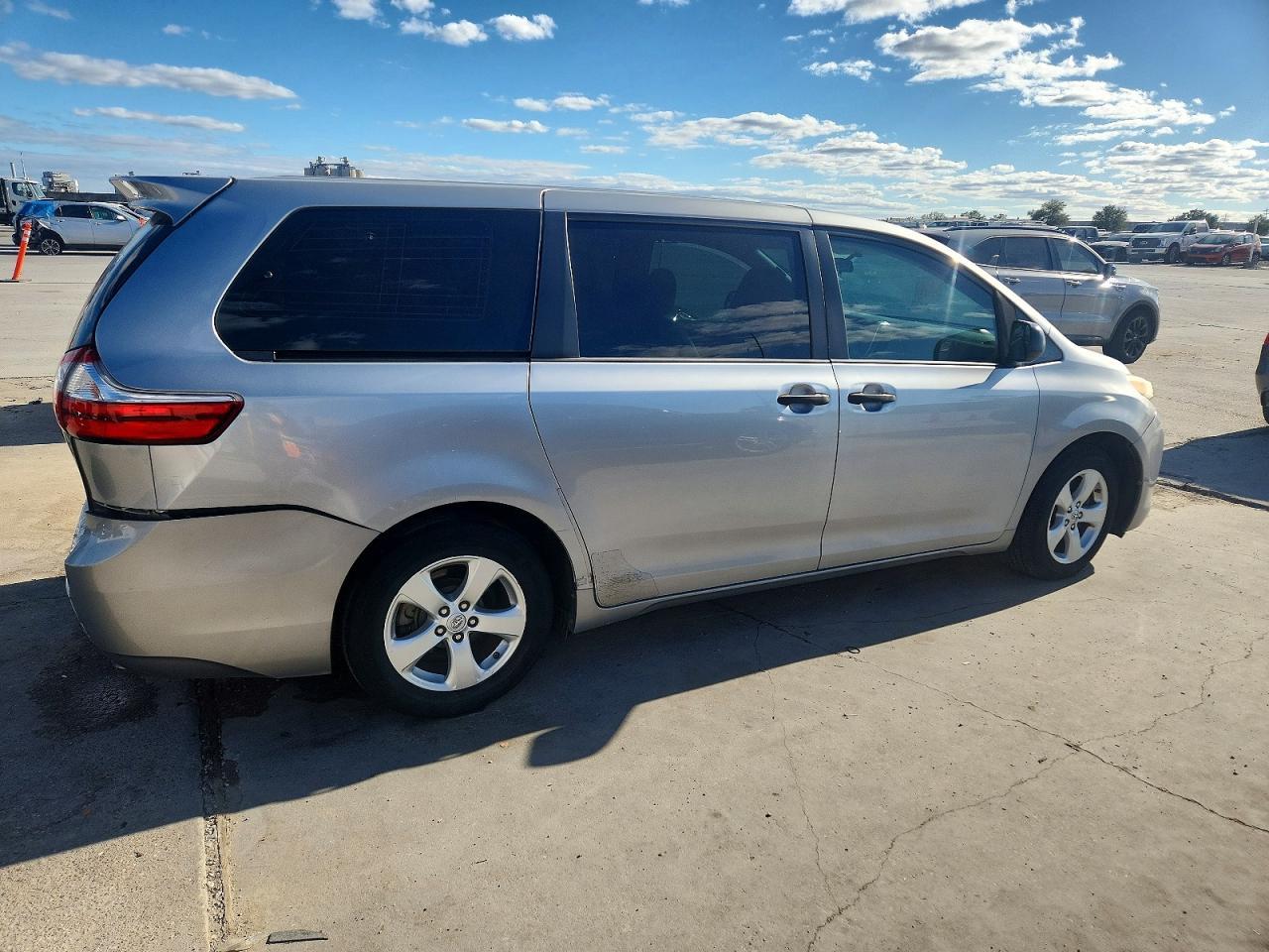 2015 TOYOTA SIENNA