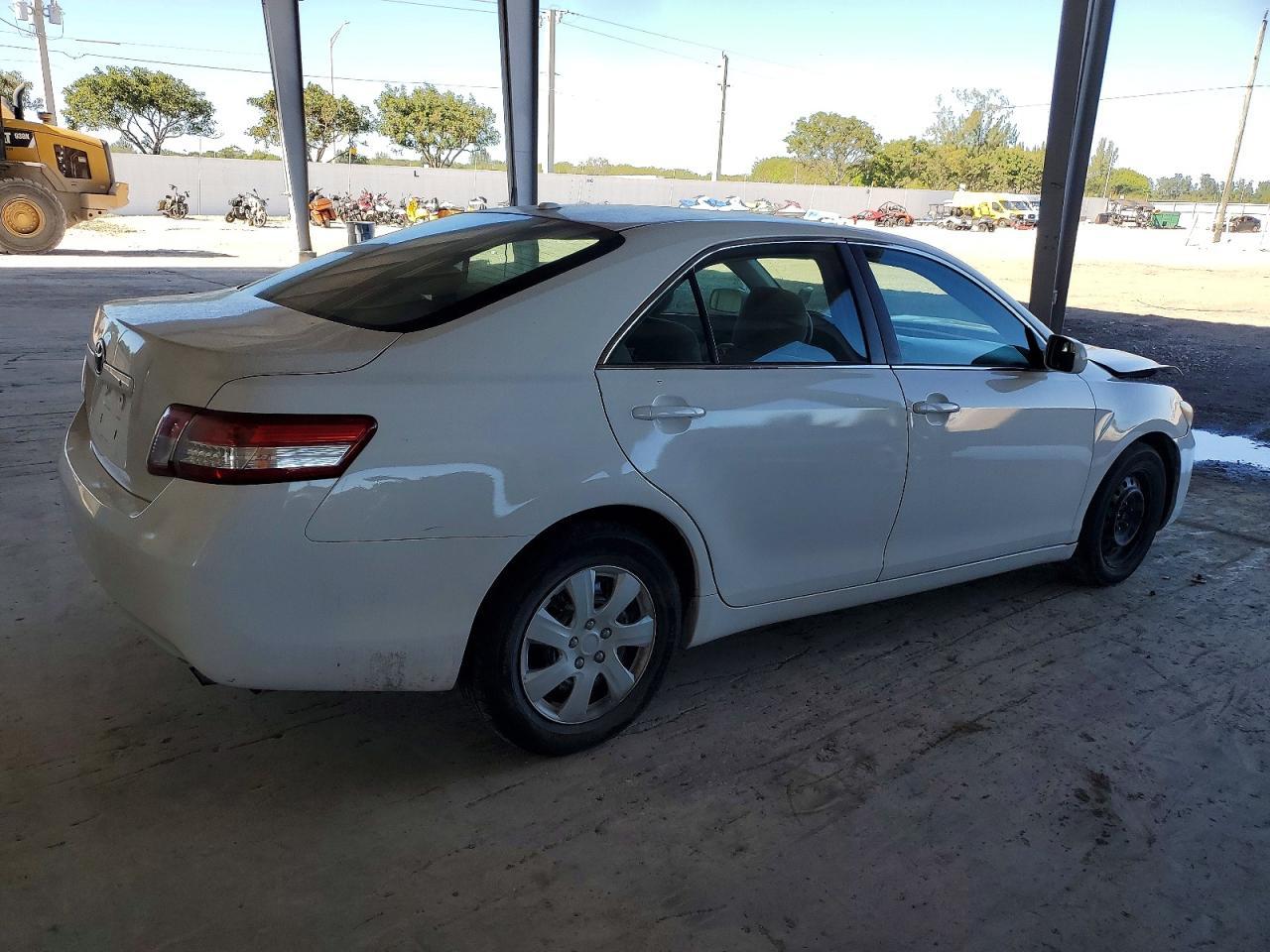 2011 TOYOTA CAMRY