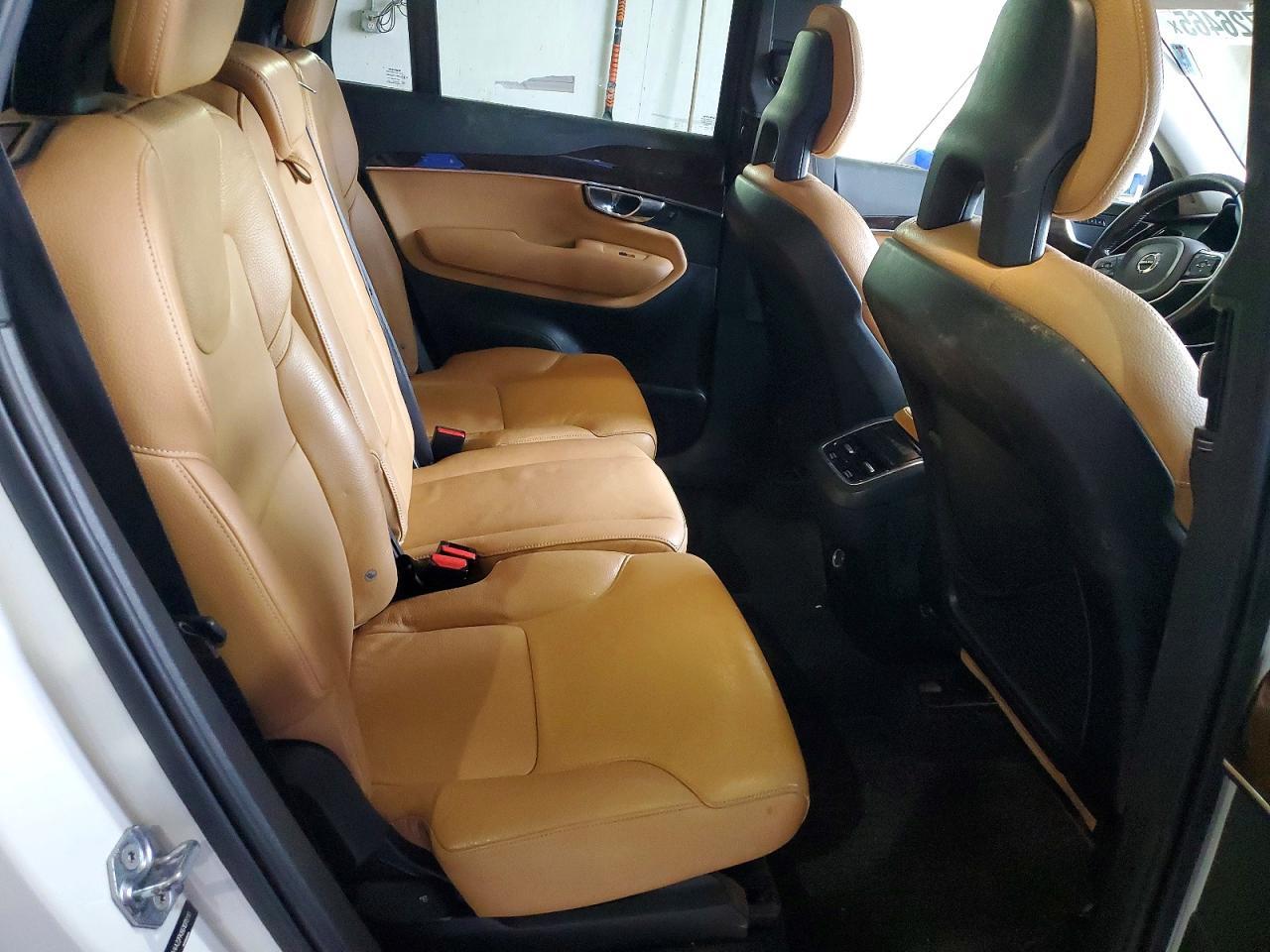 2016 VOLVO XC90