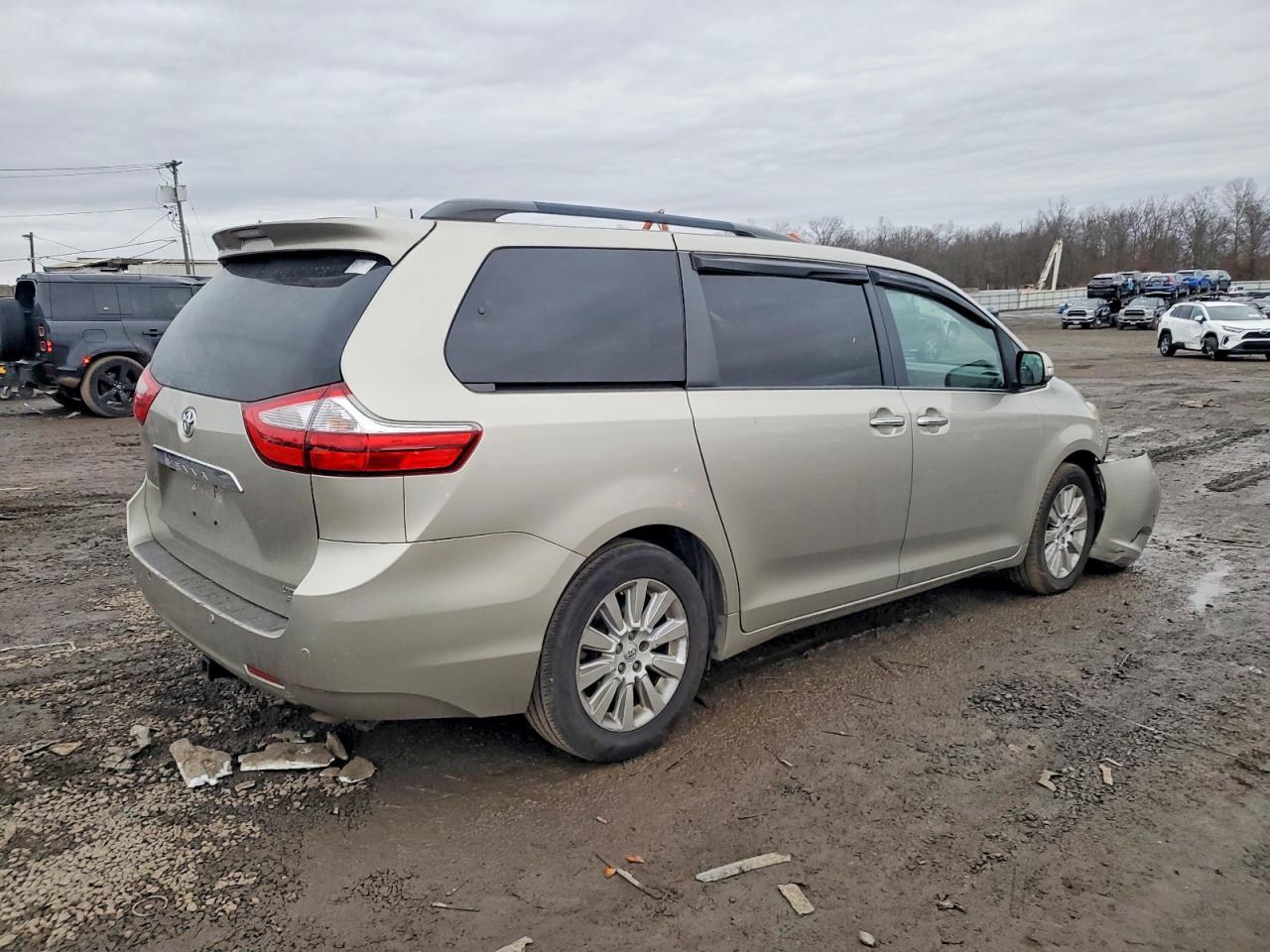 2015 TOYOTA SIENNA