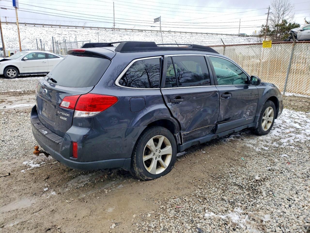 2013 SUBARU Outback