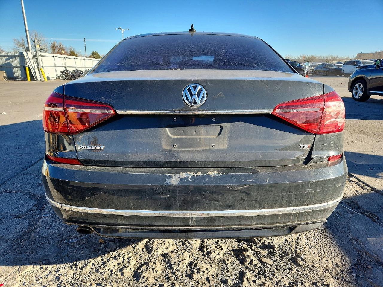2017 VOLKSWAGEN Passat
