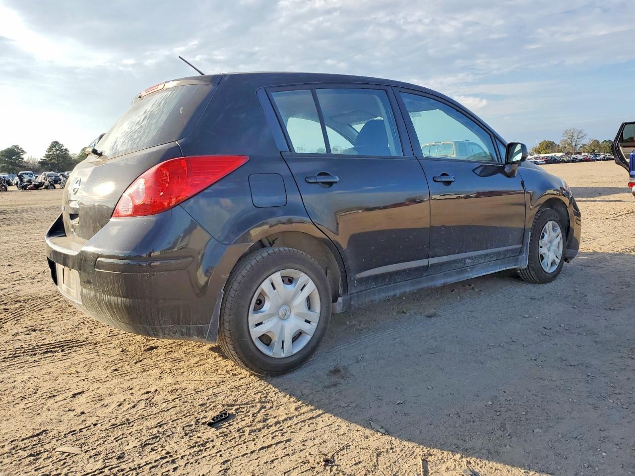 2011 NISSAN VERSA