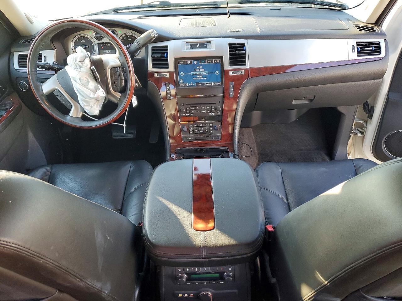 2011 CADILLAC ESCALADE