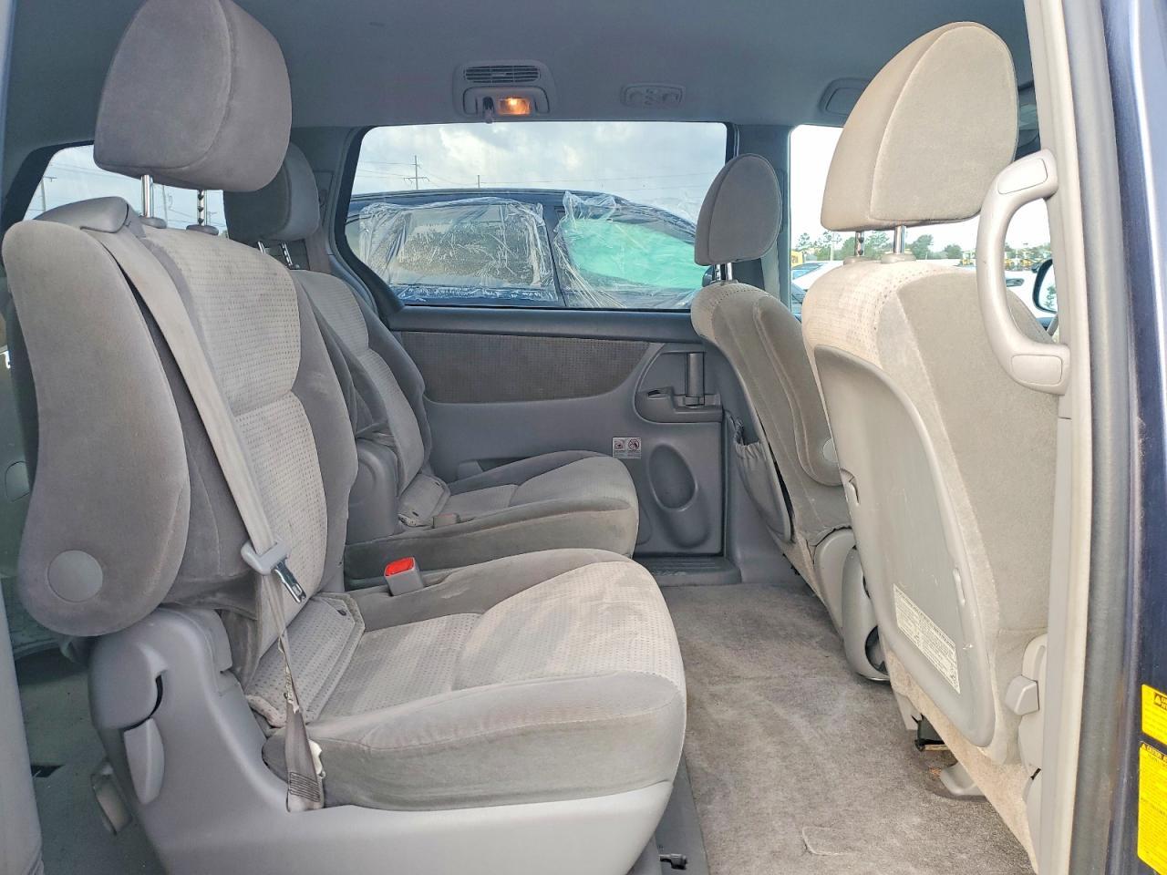 2010 TOYOTA SIENNA