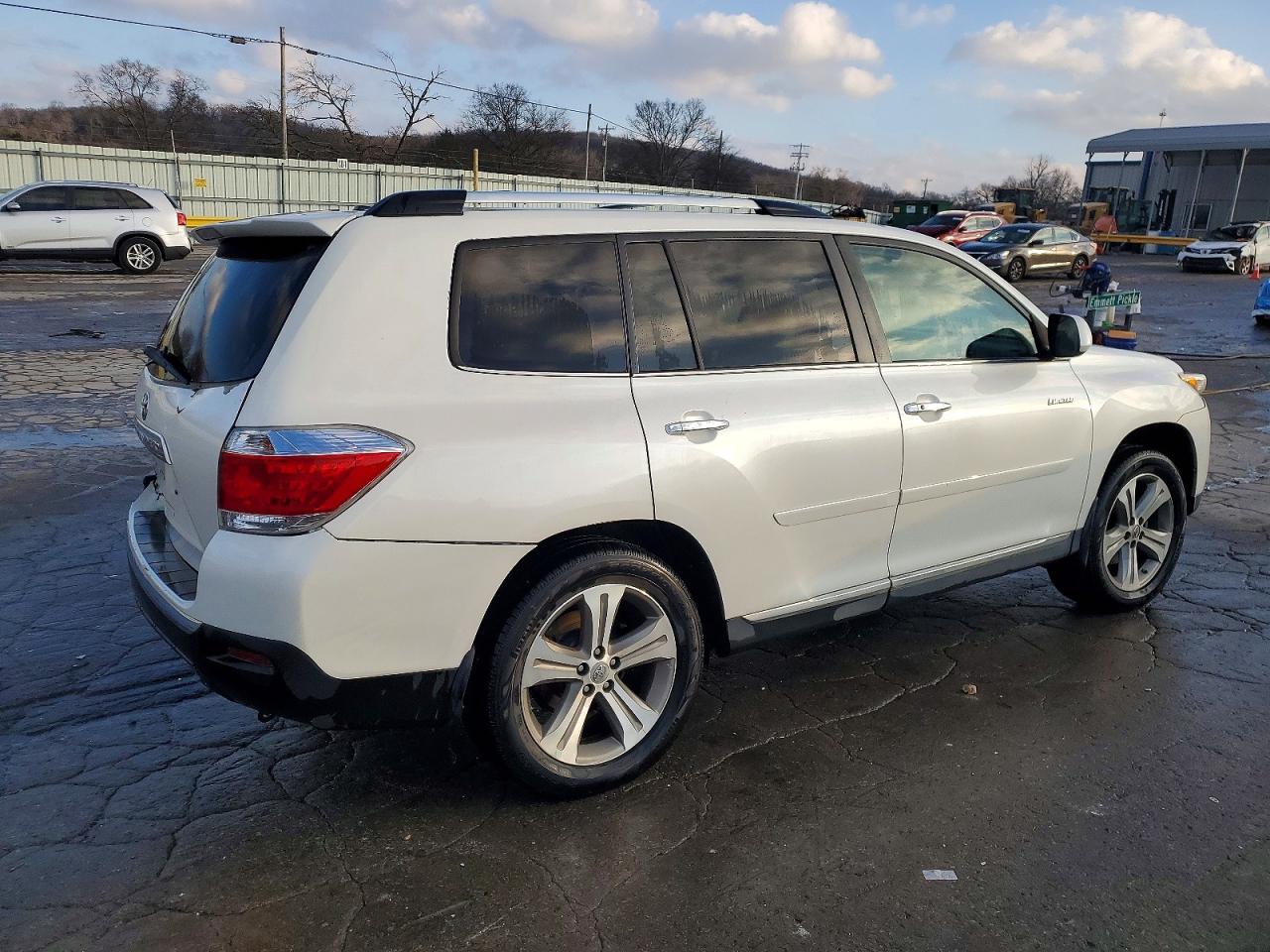 2011 TOYOTA HIGHLANDER