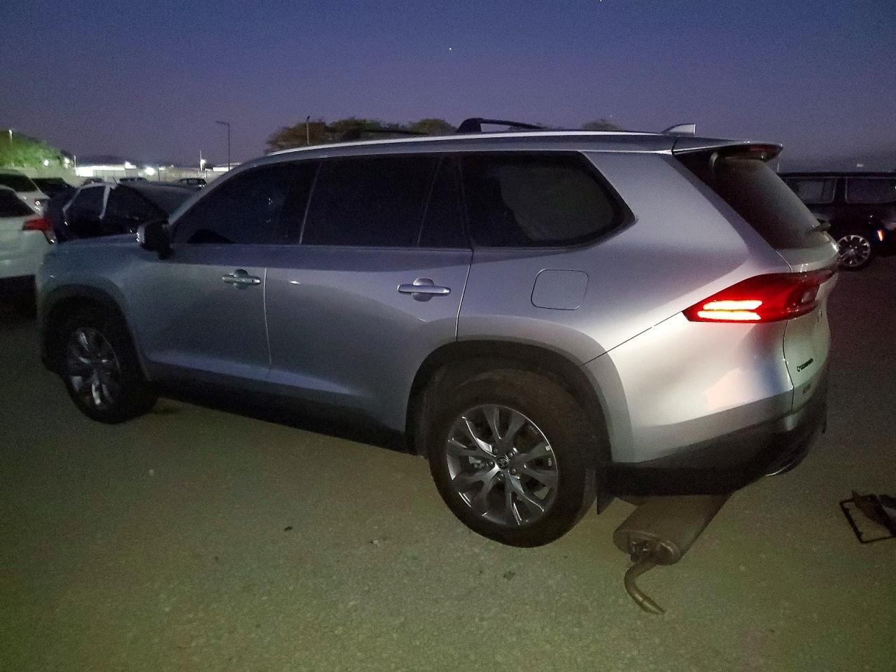 2024 TOYOTA HIGHLANDER