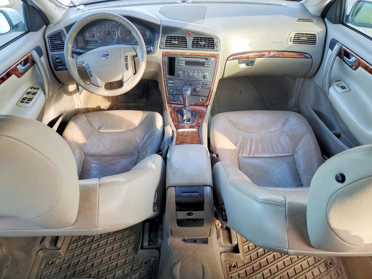 2005 VOLVO V70