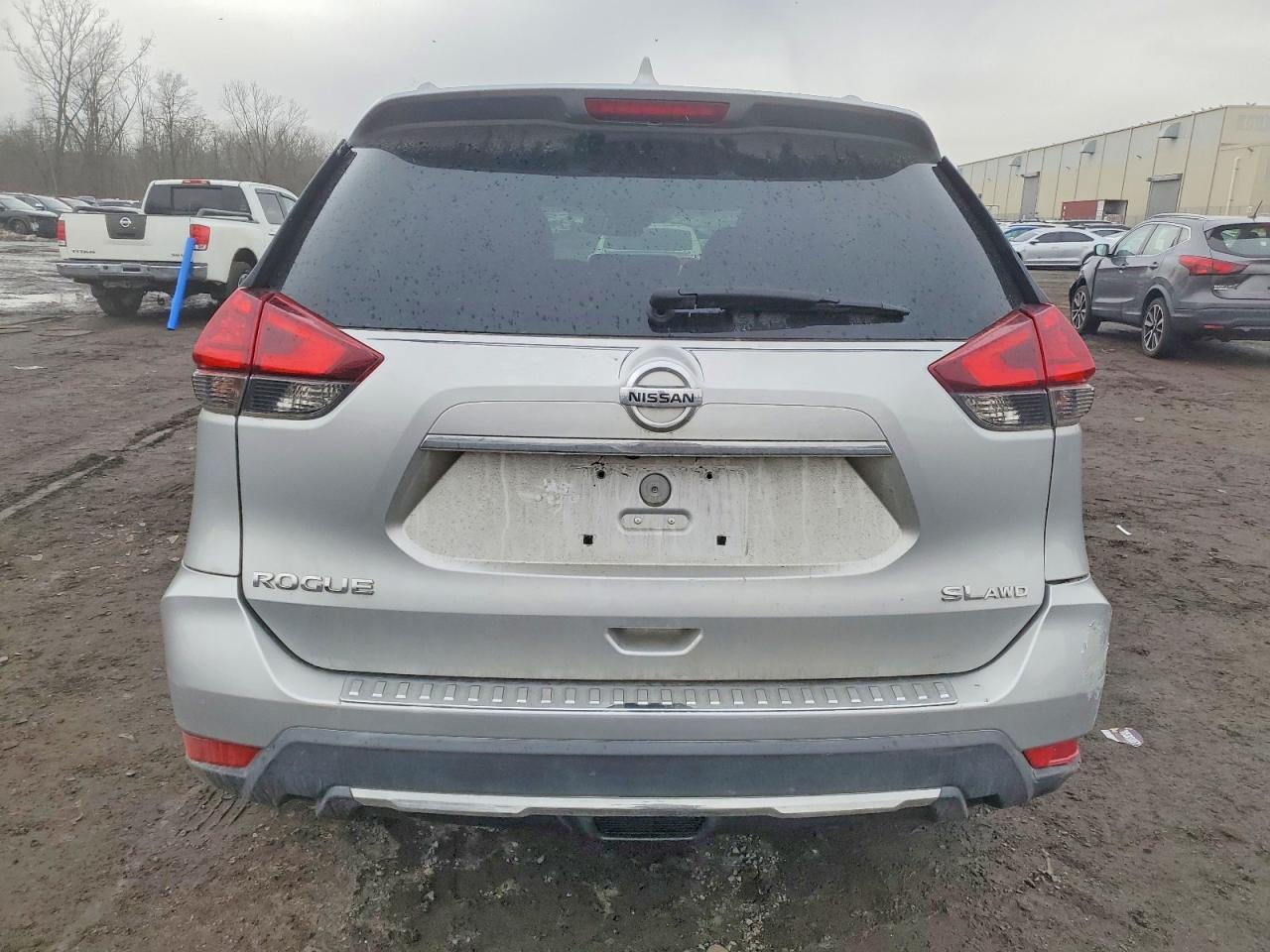 2017 NISSAN ROGUE