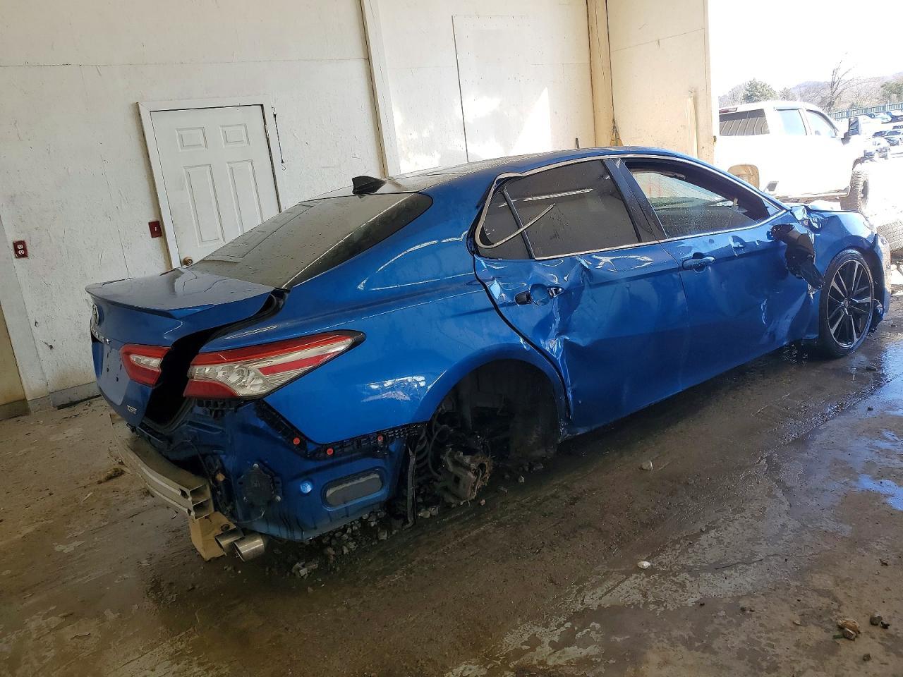 2019 TOYOTA CAMRY