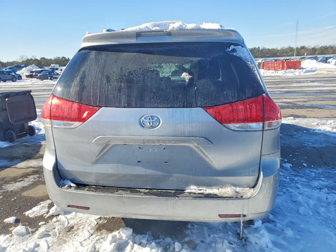 2012 TOYOTA SIENNA