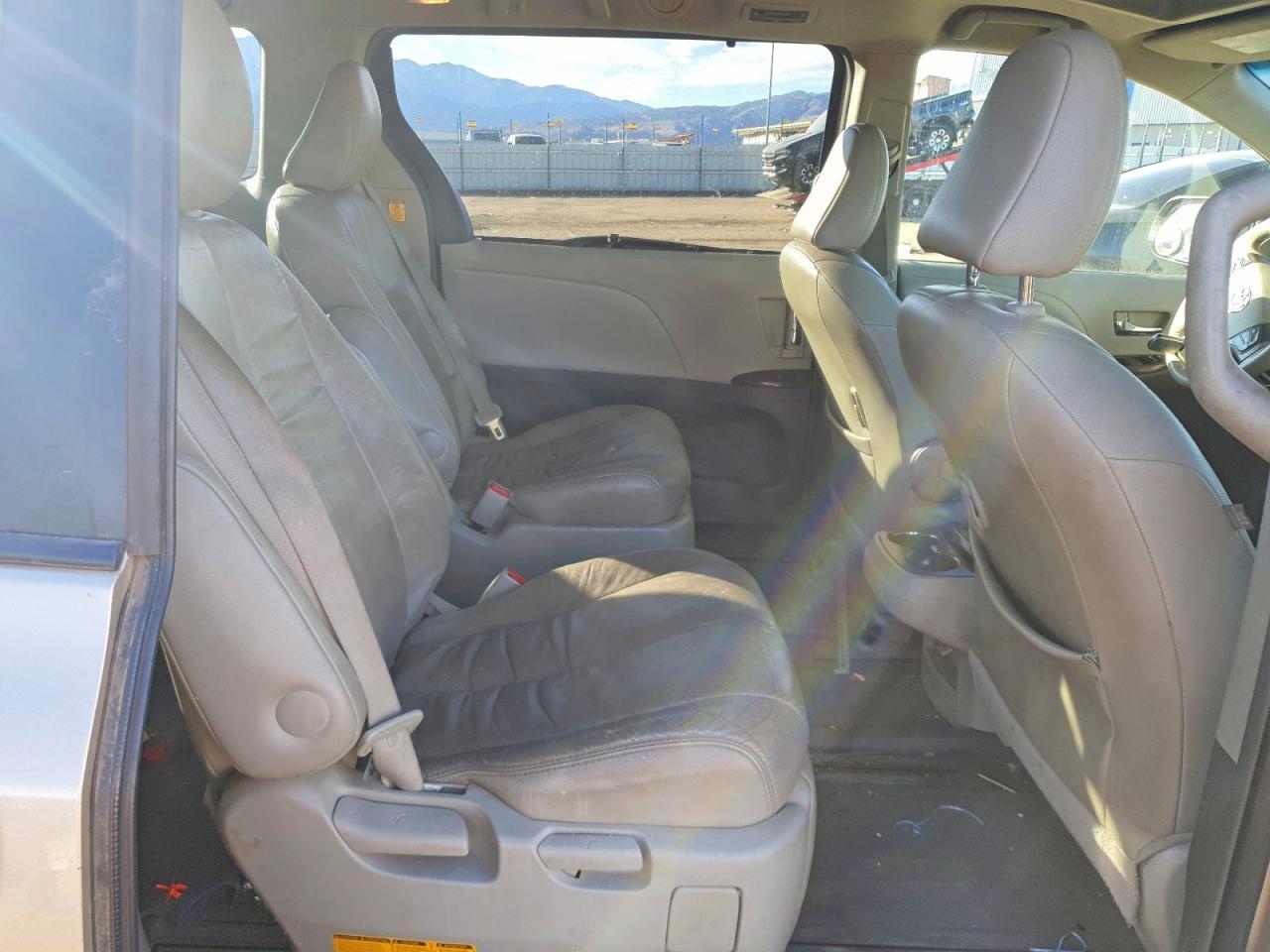 2013 TOYOTA SIENNA