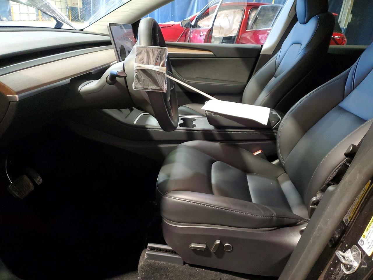 2025 TESLA MODEL Y