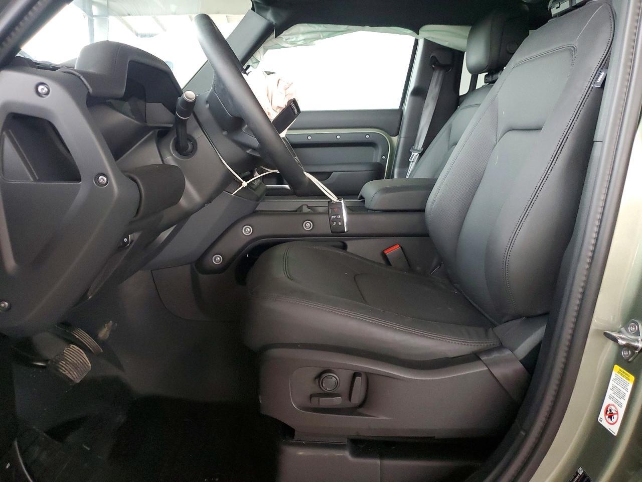2025 LAND ROVER Defender