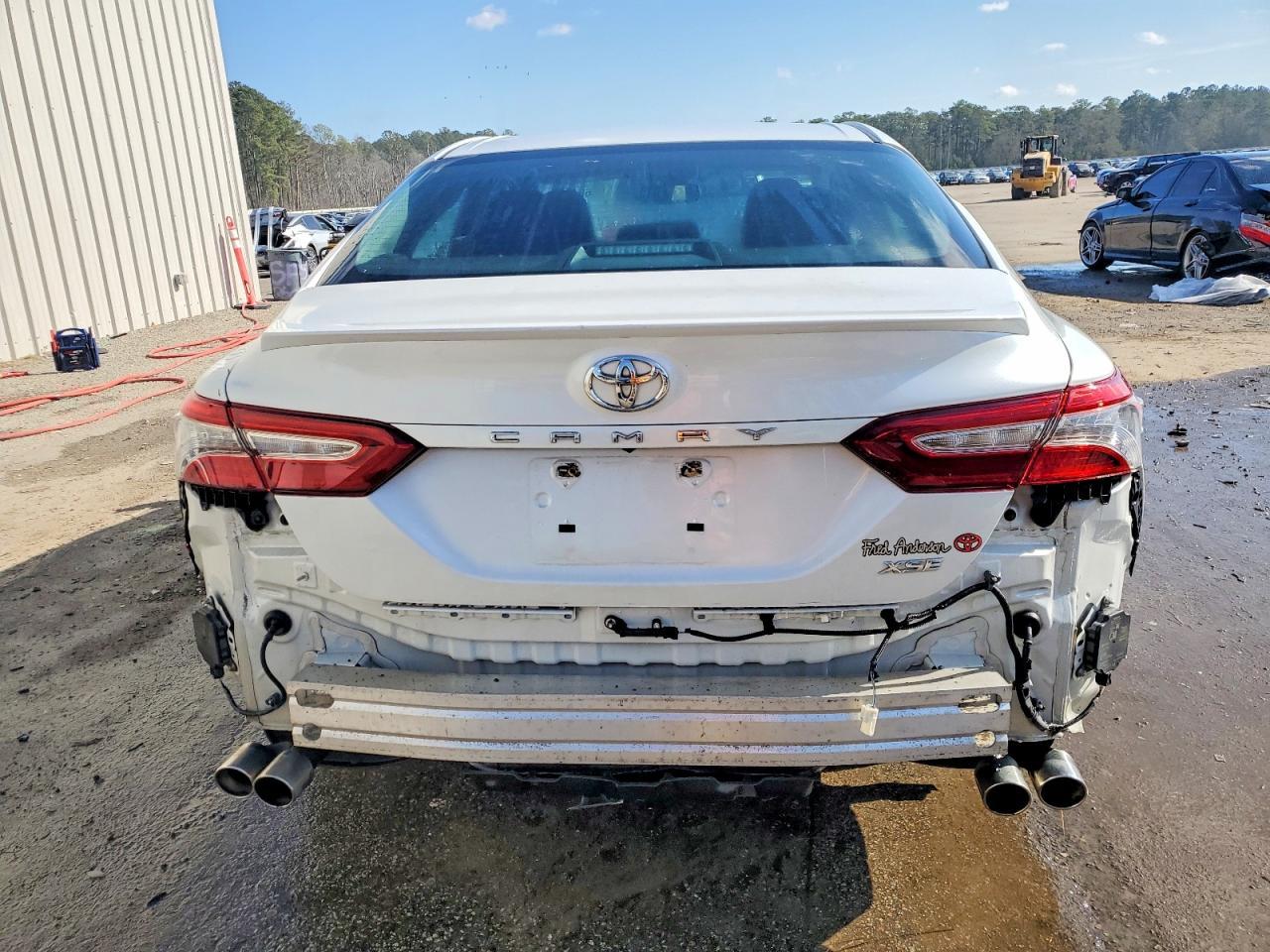 2018 TOYOTA CAMRY