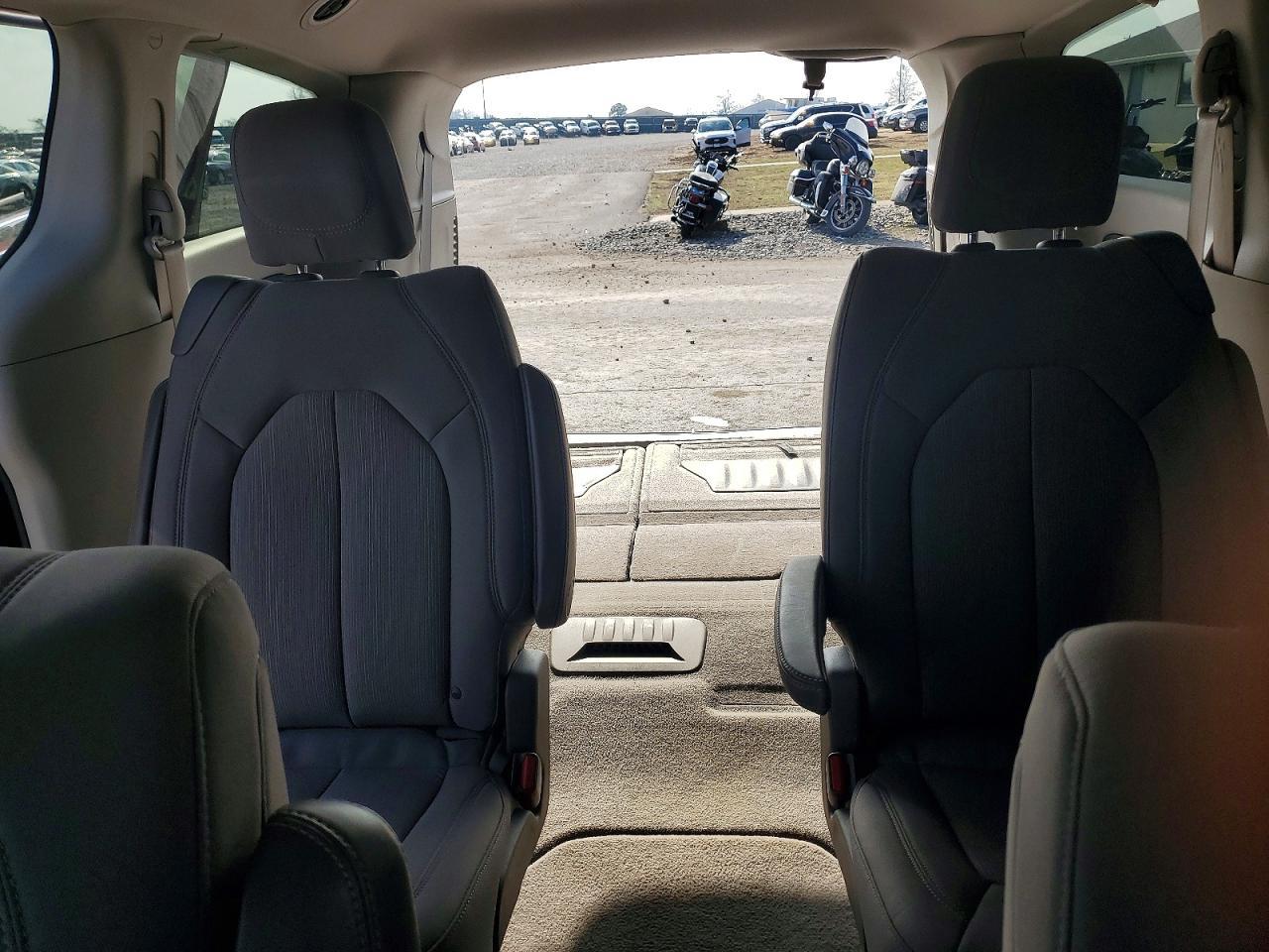 2021 CHRYSLER Voyager