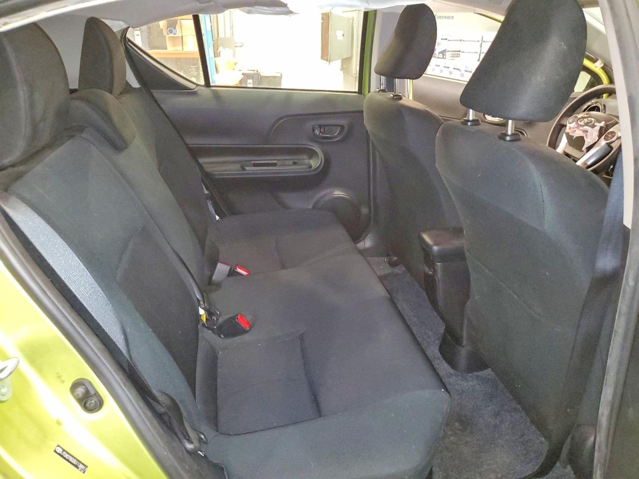 2016 TOYOTA Prius c
