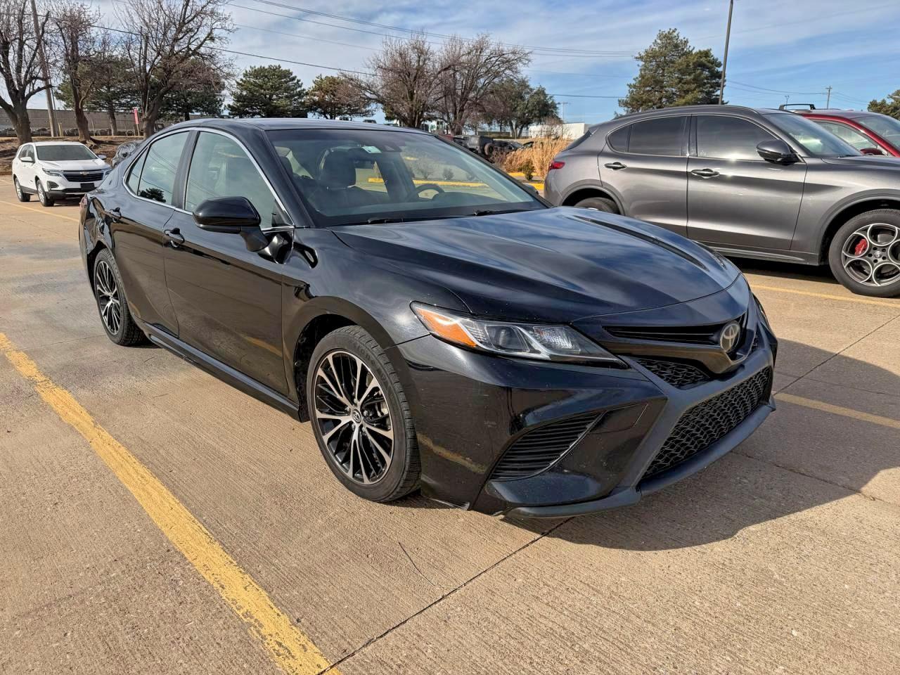 2018 TOYOTA CAMRY
