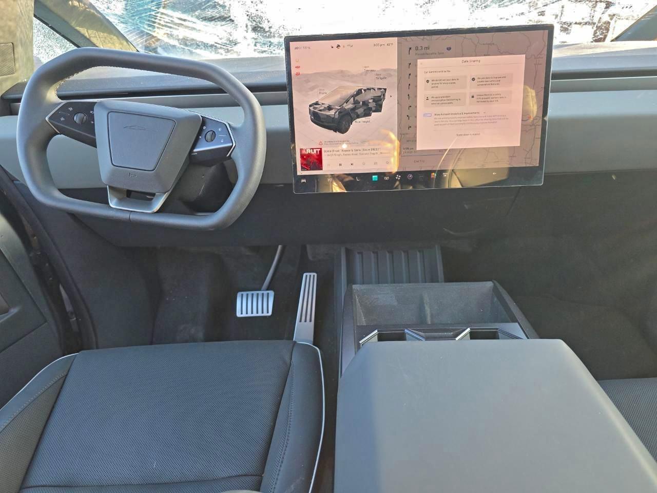 2025 TESLA Cybertruck