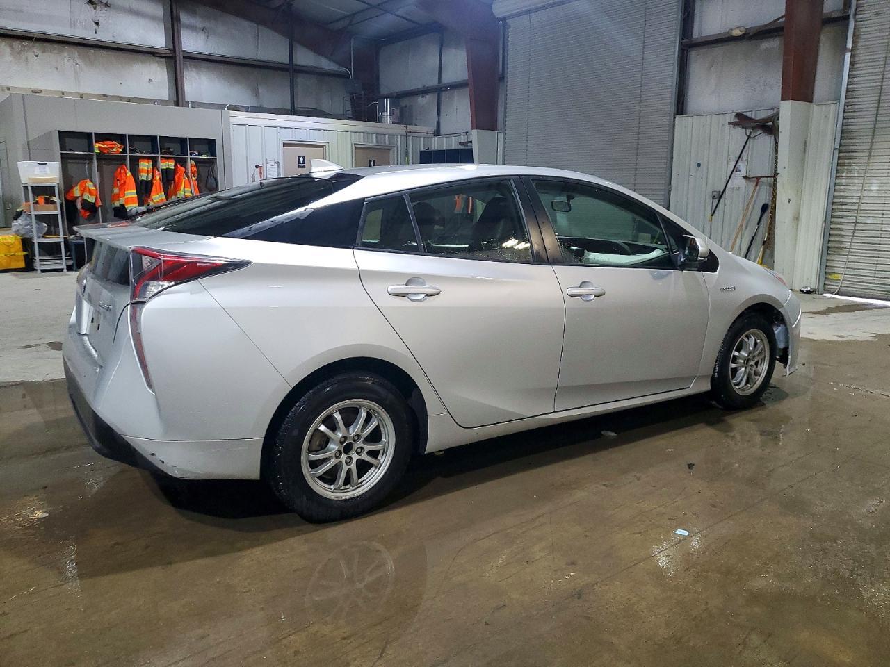 2016 TOYOTA PRIUS