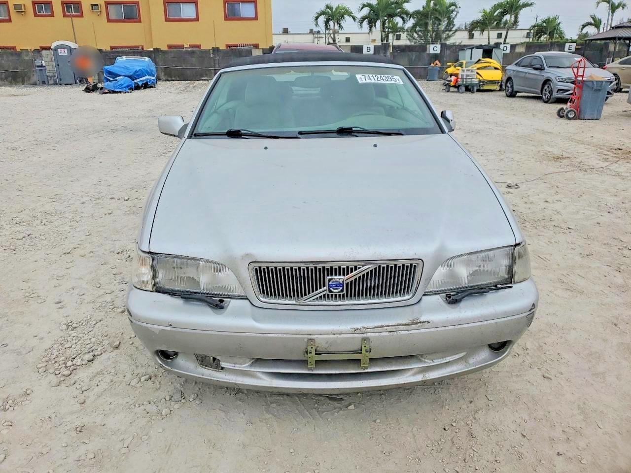 2000 VOLVO C70