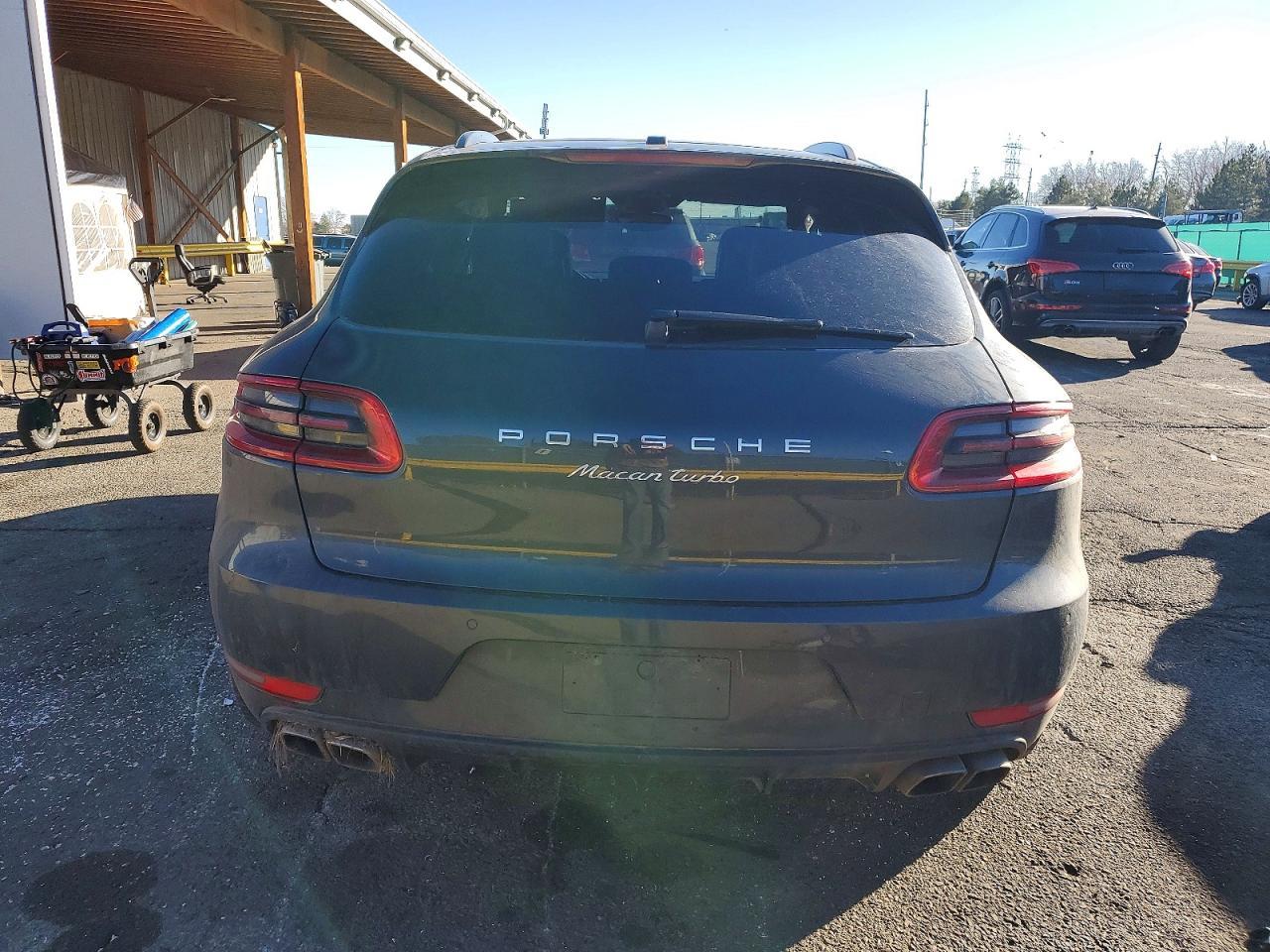 2018 PORSCHE Macan