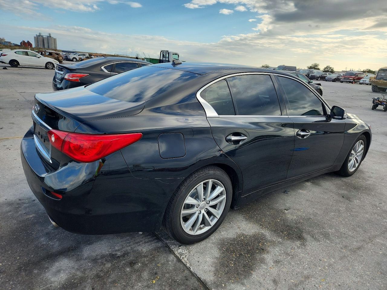 2015 INFINITI Q50