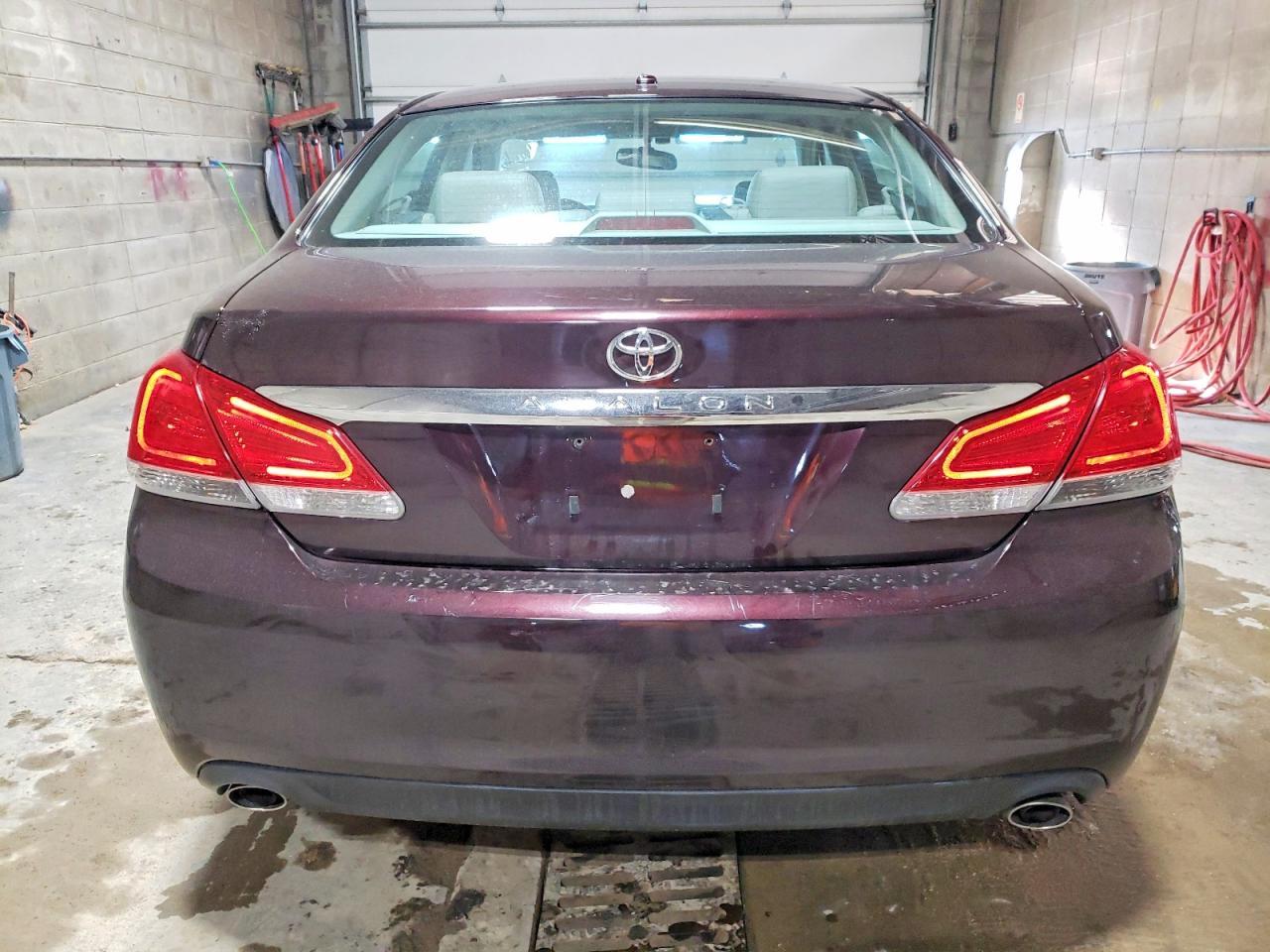 2011 TOYOTA Avalon