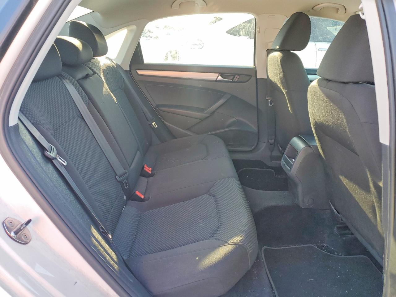2014 VOLKSWAGEN Passat