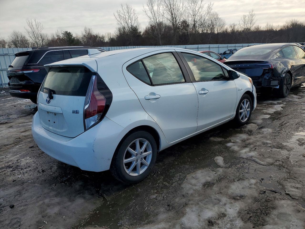 2015 TOYOTA Prius c