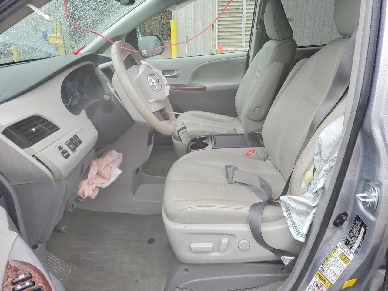 2014 TOYOTA SIENNA