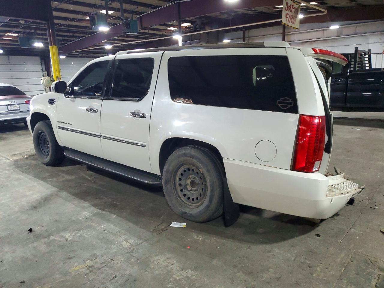 2011 CADILLAC Escalade ESV