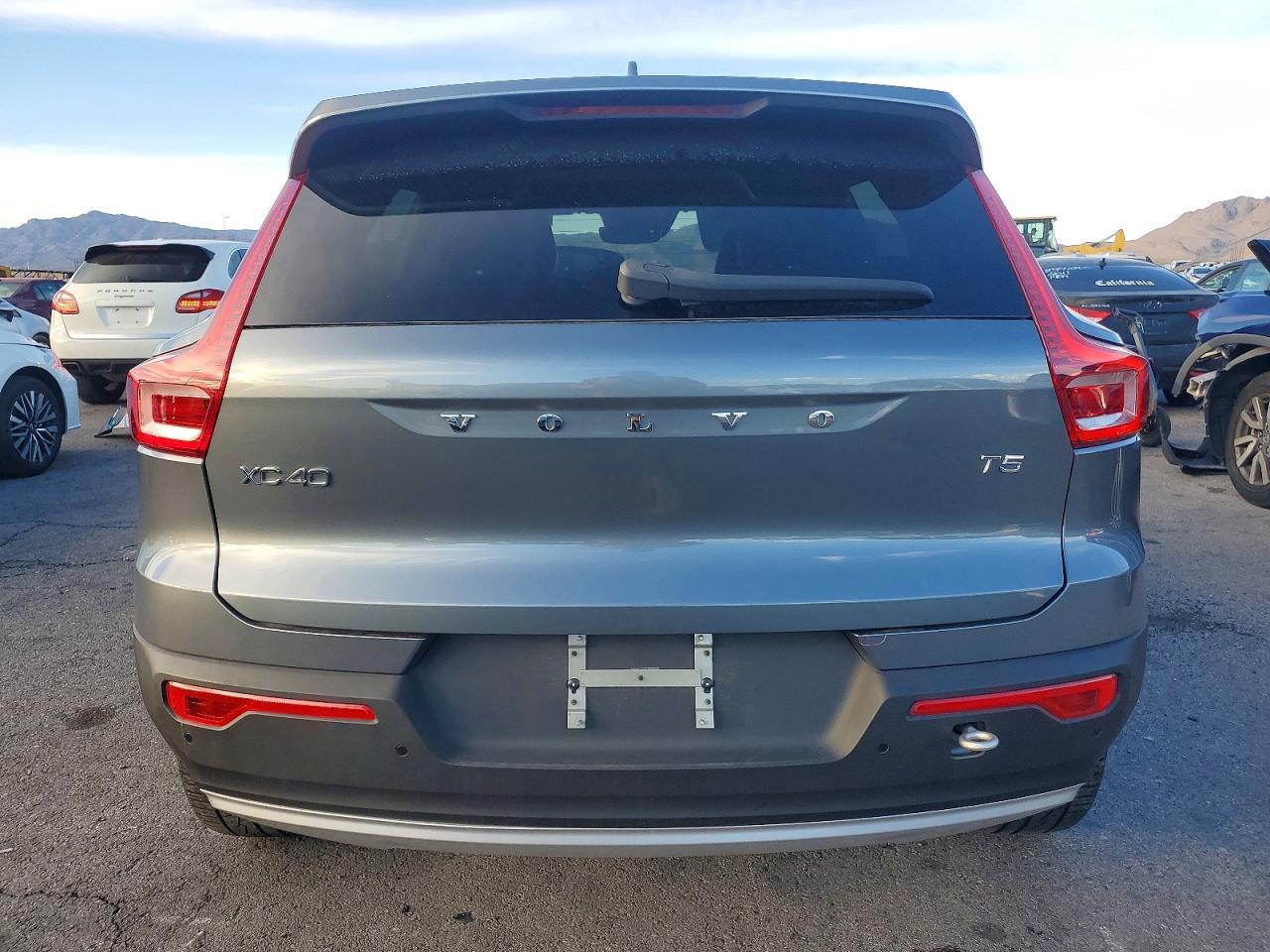 2019 VOLVO XC40