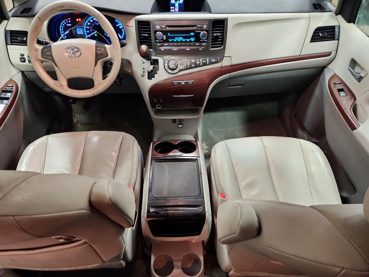 2014 TOYOTA SIENNA