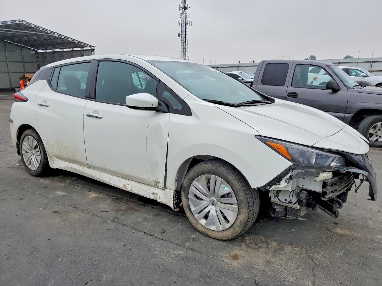 2023 NISSAN LEAF